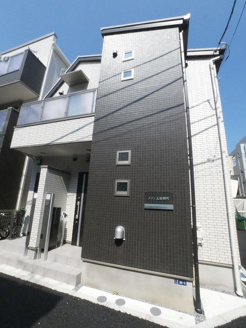 メゾン三田綱町の外観