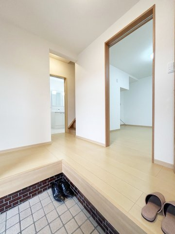 高知市高須2丁目　中古戸建の玄関