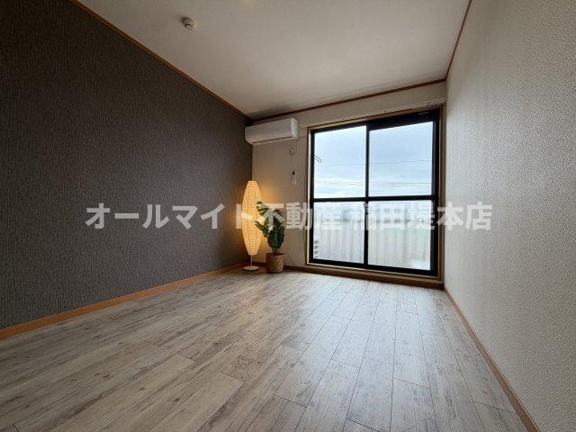川崎市多摩区栗谷４丁目のアパートの居間・リビング