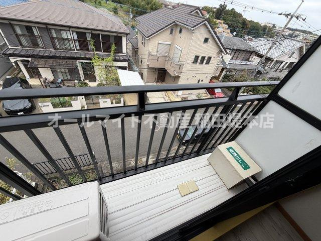 川崎市多摩区栗谷４丁目のアパートのバルコニー