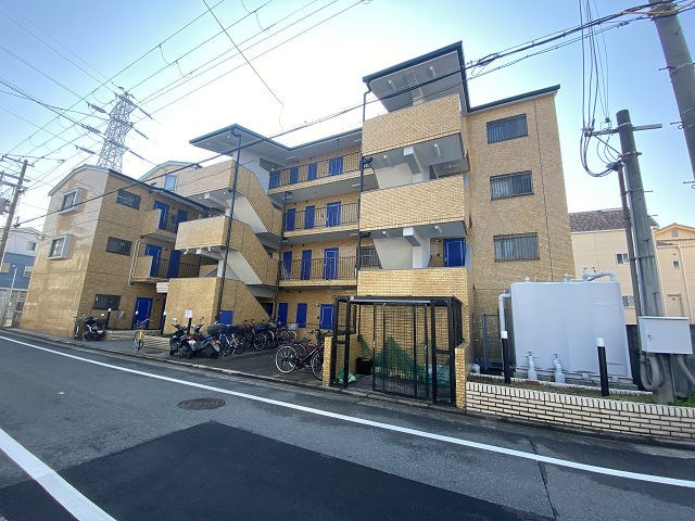コーポ出口の外観