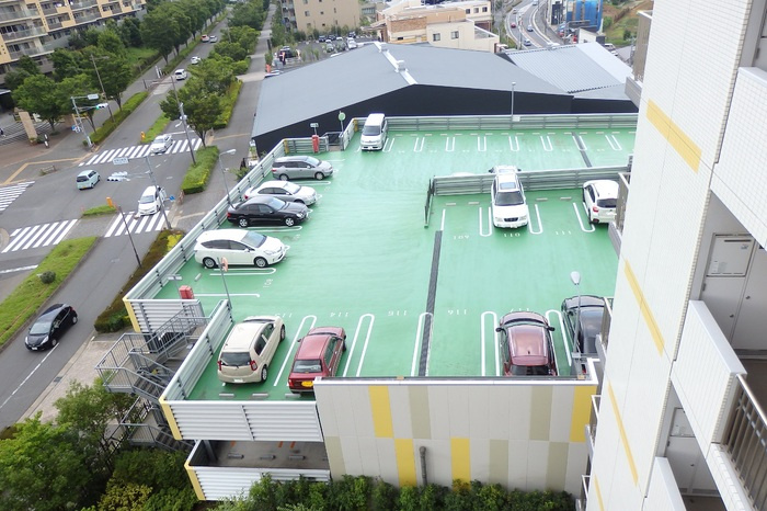 ロイヤルパークス若葉台の駐車場|駐車場