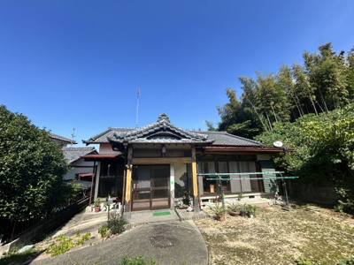 【外観】 | 荒尾市下井手売家 | 静けさに守られた住まい。平家ならではの解放感