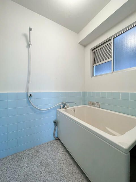 岡本マンション／不動前の浴室|きれいなお風呂です