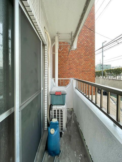 岡本マンション／不動前のバルコニー|外からの目が気にならないバルコニーで洗濯物が干せます