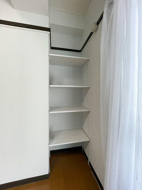 岡本マンション／不動前の収納|たっぷりとした収納スペースです