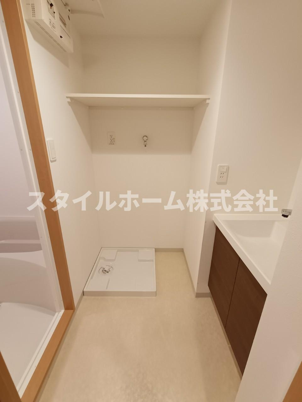 アヴェニュー赤代の独立洗面台|同建物内別部屋の写真です。