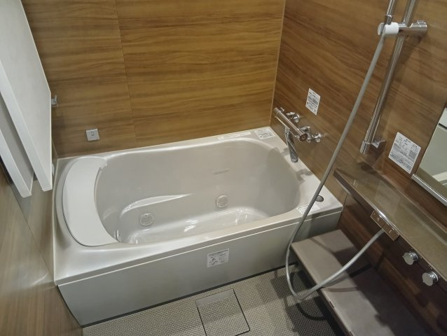 サーパス高須 2番館の浴室|コンパクトで使いやすいお風呂です