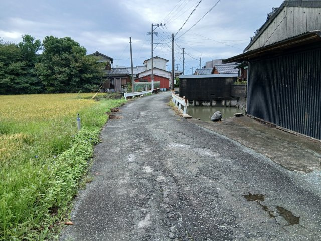 柳川市間の売地の前面道路含む現地写真