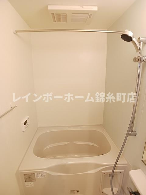 CASA 193の浴室