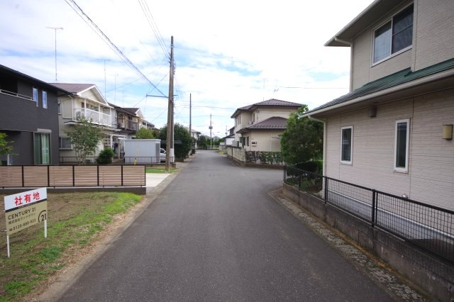 下野市下古山１丁目　土地の前面道路含む現地写真