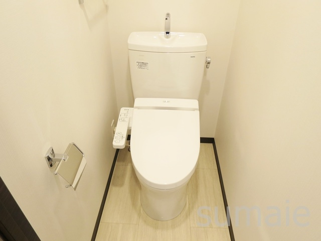 ＨＹ’ｓ　ＬＩＡＩＳＯＮのトイレ|温水洗浄機能付きトイレです