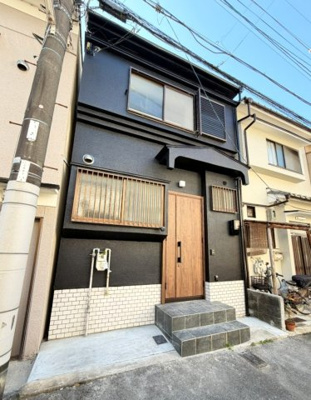 【外観】 | 長門町　中古戸建 | 南北両面道路で陽当たり・通風良好です。

