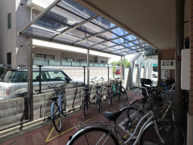 【その他共用部分】 | レインボー甲東 | 駐輪スペースです