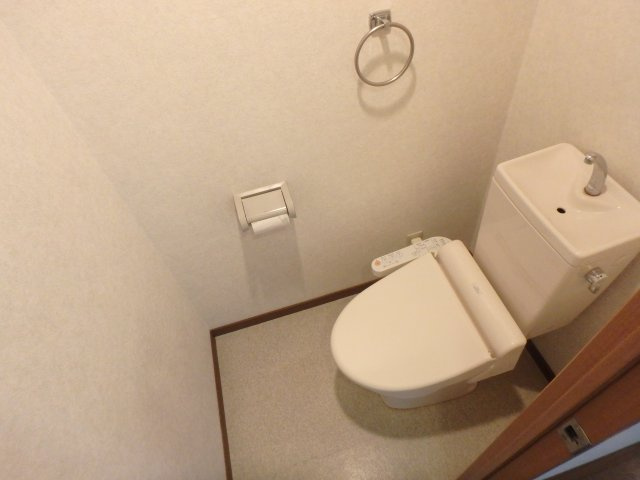 【トイレ】 | レインボー甲東 | 清潔感のあるトイレです
