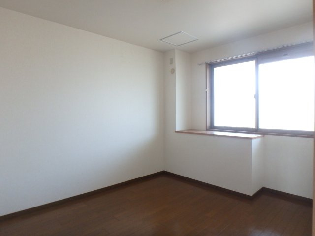 【居間・リビング】 | レインボー甲東 | 落ち着いて過ごせるお部屋なので、寝室にいかがでしょうか
