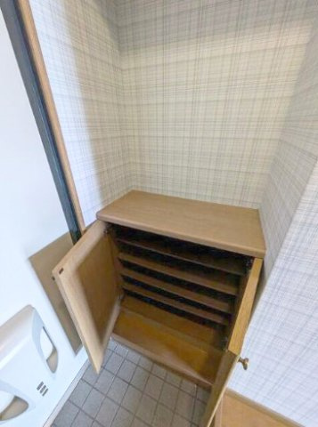 熊本市北区弓削５丁目の賃貸マンションの玄関|収納