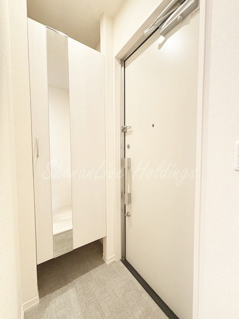 藤沢市本鵠沼２丁目のアパートの玄関
