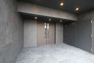 【エントランス】 | エムブイエフエム大阪放出Ⅱ | 落ち着いたエントランスです