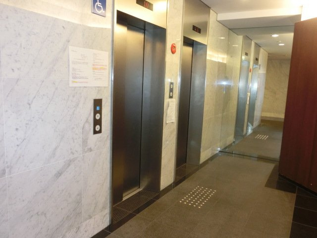 大阪市中央区本町橋の賃貸マンションのエントランス