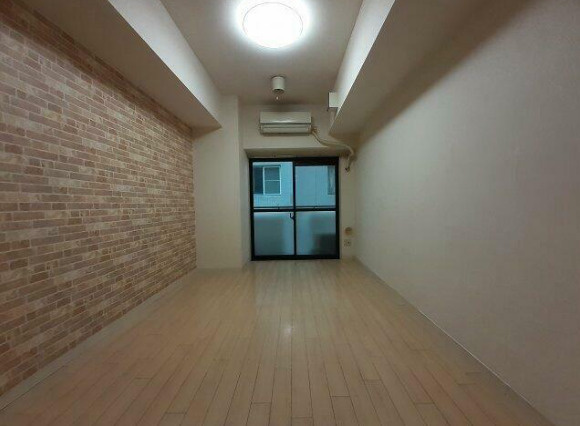 【居間・リビング】 | 鶴見三和プラザ | 綺麗なフローリングのお部屋です。