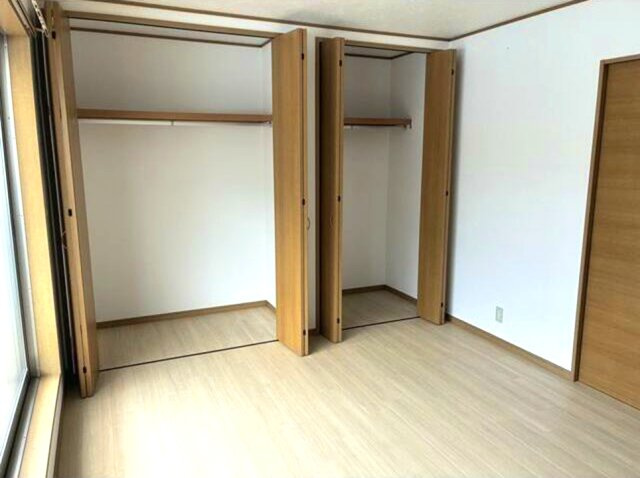 塚口本町3町目の収納|枕棚とハンガーパイプが標準装備の機能的なクローゼットは、大切なお洋服をきれいな状態で収納できます！
また、収納ボックスなどを配置して使えば、多様な使い方が出来、収納の幅が広がります
