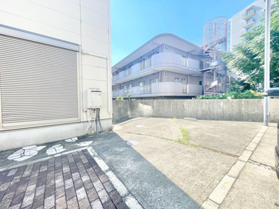 【駐車場】 | 吹田市山田西１丁目中古戸建 | 現在ご返済中のカーローン・カードローン・教育ローンなどを住宅ローンに一本化したり、家具家電購入費用・引越し費用を住宅ローンと組み合わせるなど、お客さまにメリットの多い住宅ローンのご提案が可能です。