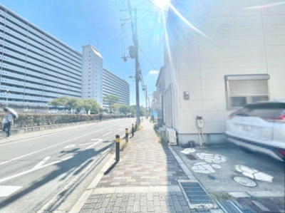 【前面道路含む現地写真】 | 吹田市山田西１丁目中古戸建 | サイトに掲載されていない箇所の写真、撮影してお届けさせて頂きます！気になる物件で、見たい部分の画像が無い場合は、弊社スタッフまでご連絡下さいませ。お客様の気になる箇所を、カメラにて撮影して参ります！
