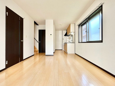 【居間・リビング】 | 吹田市山田西１丁目中古戸建 | エイブルだけの嬉しいサービス、ご用意しております。詳細は、お気軽に当社までお問合せ下さいませ！