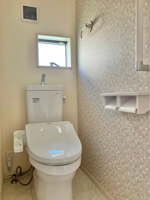 中央町戸建のトイレ