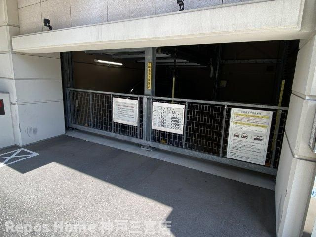 アスヴェル神戸元町海岸通の駐車場