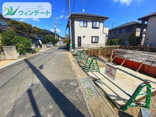 牛久市さくら台1丁目31番　新築戸建　B号棟の前面道路含む現地写真|前面道路は交通量が少なく子供の通学にも安心の道路です♪ぜひ現地でご体感ください！