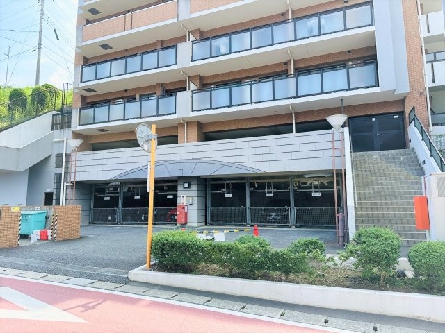 グランシティ八王子北野の駐車場|～プライベート駐車場付き物件～
