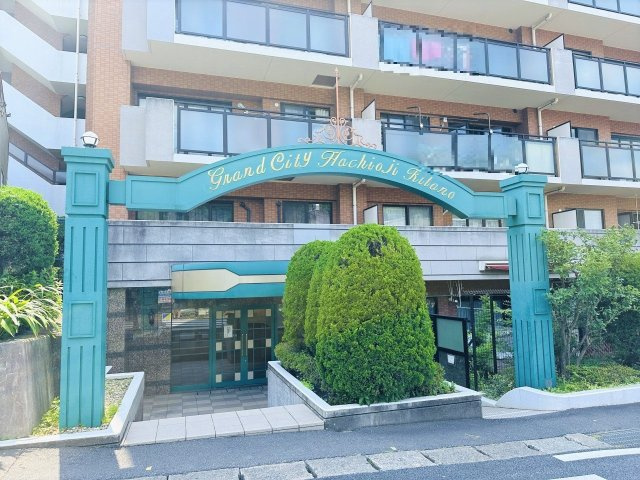 グランシティ八王子北野のエントランス|～管理形態は全部委託式　キレイにメンテナンスされているマンションです～