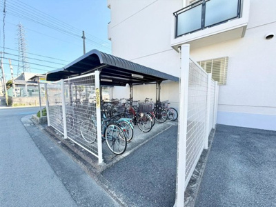 【駐輪場】 | 浅香山南グリーンハイツ | 駐輪場に屋根があるので、雨の日に自転車が濡れにくく嬉しいですね♪