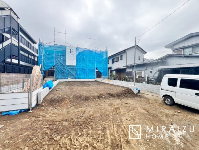【前面道路含む現地写真】 | 人生100年時代、永く安心してお住まいいただくために、大切なご家族と財産を守ることのできる地震に強い安心な住宅！お休みの日にご家族で見学はいかがでしょう♪