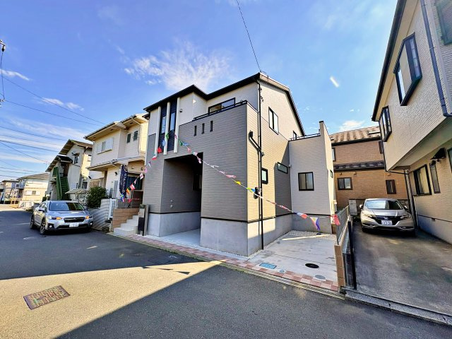 《仲介手数料半額》川越市霞ケ関北3丁目５期　全1棟の外観|LDK19帖のゆとりある4LDKで、家族団らんの時間も快適に。長期優良住宅に加え、断熱等性能等級5を取得。駐車スペースは2台分あり、住まいの広さと性能、車の使いやすさを重視するご家族におすすめです。