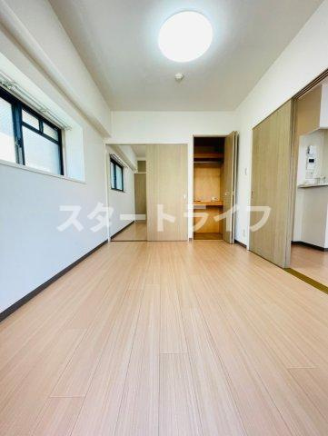 大阪市淀川区東三国５丁目の賃貸マンションの収納