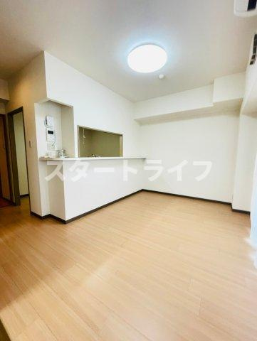 大阪市淀川区東三国５丁目の賃貸マンションの居間・リビング