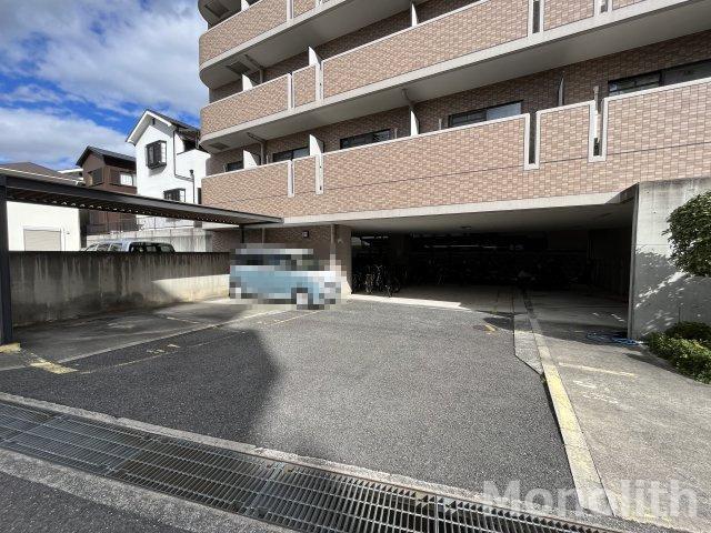 プランドールマサキの駐車場