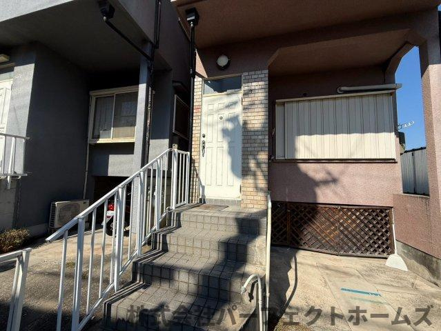 村野高見台戸建の玄関|落ち着いた玄関です