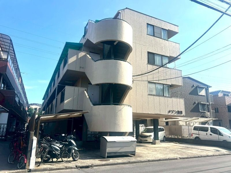 横浜市鶴見区駒岡４丁目の賃貸マンションの外観