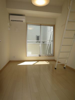 川崎市多摩区西生田５丁目のアパートの居間・リビング