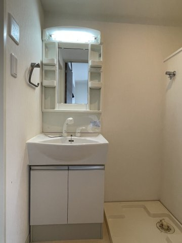 川崎市麻生区上麻生５丁目の賃貸マンションの洗面所|別部屋参考写真
