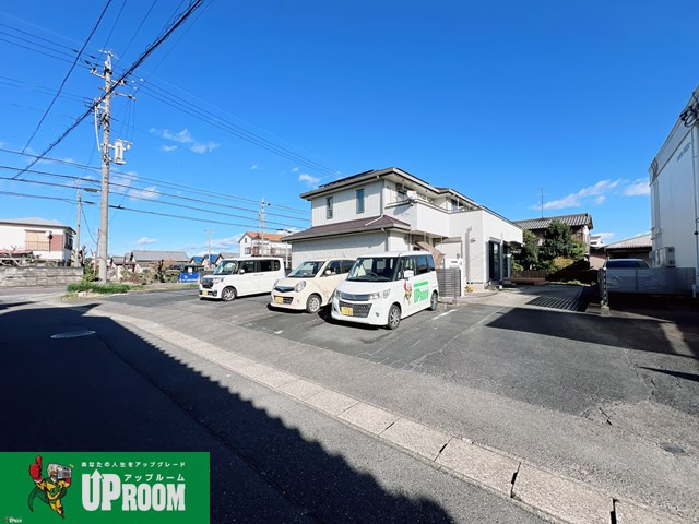 ハイツリビエールの駐車場