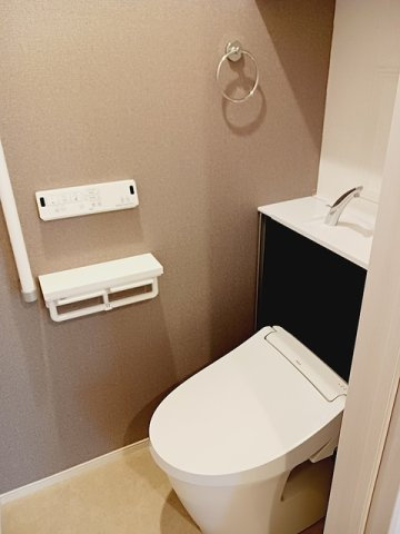 ファミリア・フェリスのトイレ|落ち着いた色調のトイレです