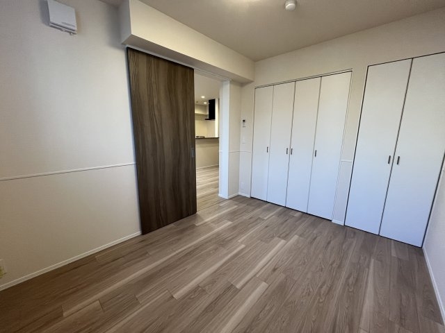 【洋室】 | エルズプラス高円寺南 | 収納も豊富♪　※同間取り別部屋参考写真