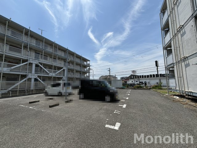 ビレッジハウス葛ノ葉2号棟の駐車場