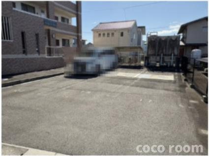ラ・ルーチェの駐車場