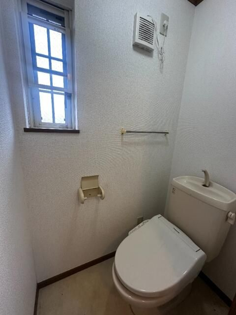 カーザ　ジョバーネのトイレ|清潔感のあるトイレです